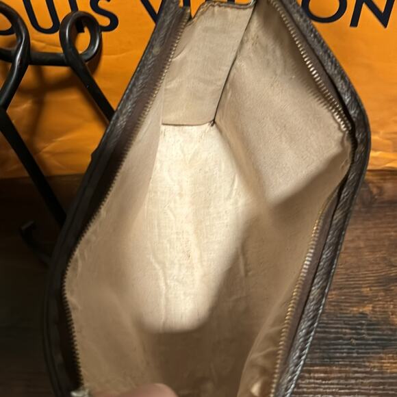 Louis Vuitton Monogram Pouch D-Ring - Picture 8 of 9